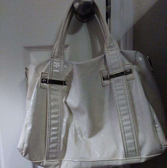 Guess purse - Picture 2 of 6